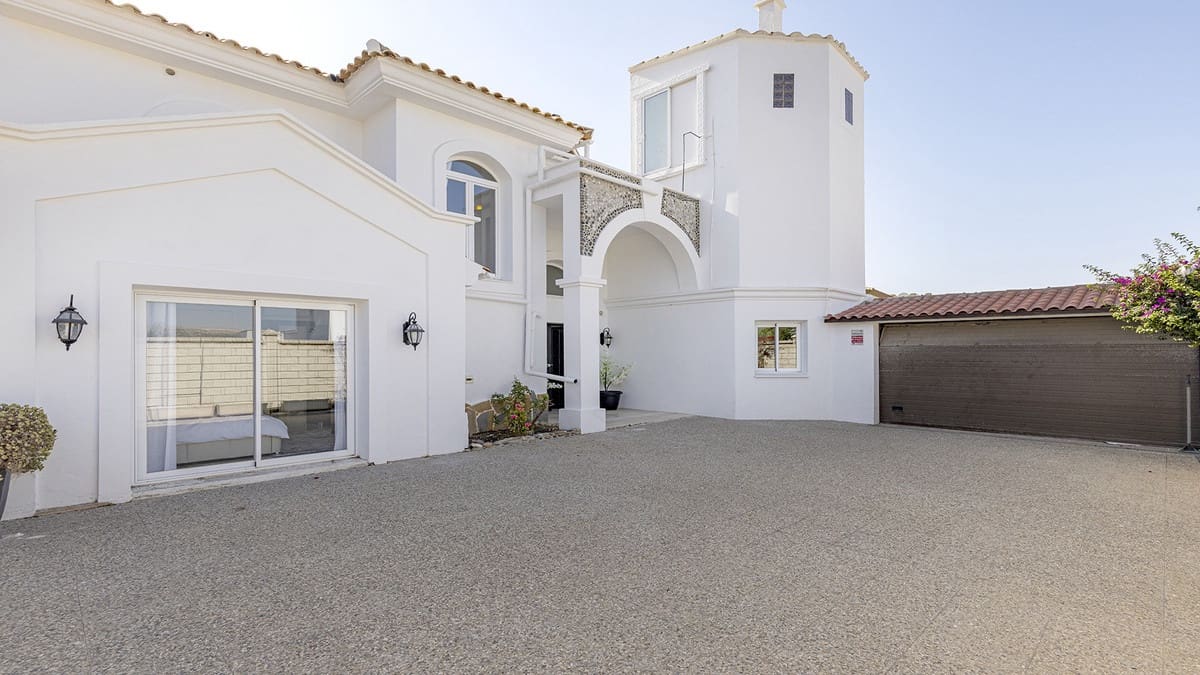 Chalet de 5 habitaciones en Casares en venta - 1.675.000 € (Ref: 9317068)