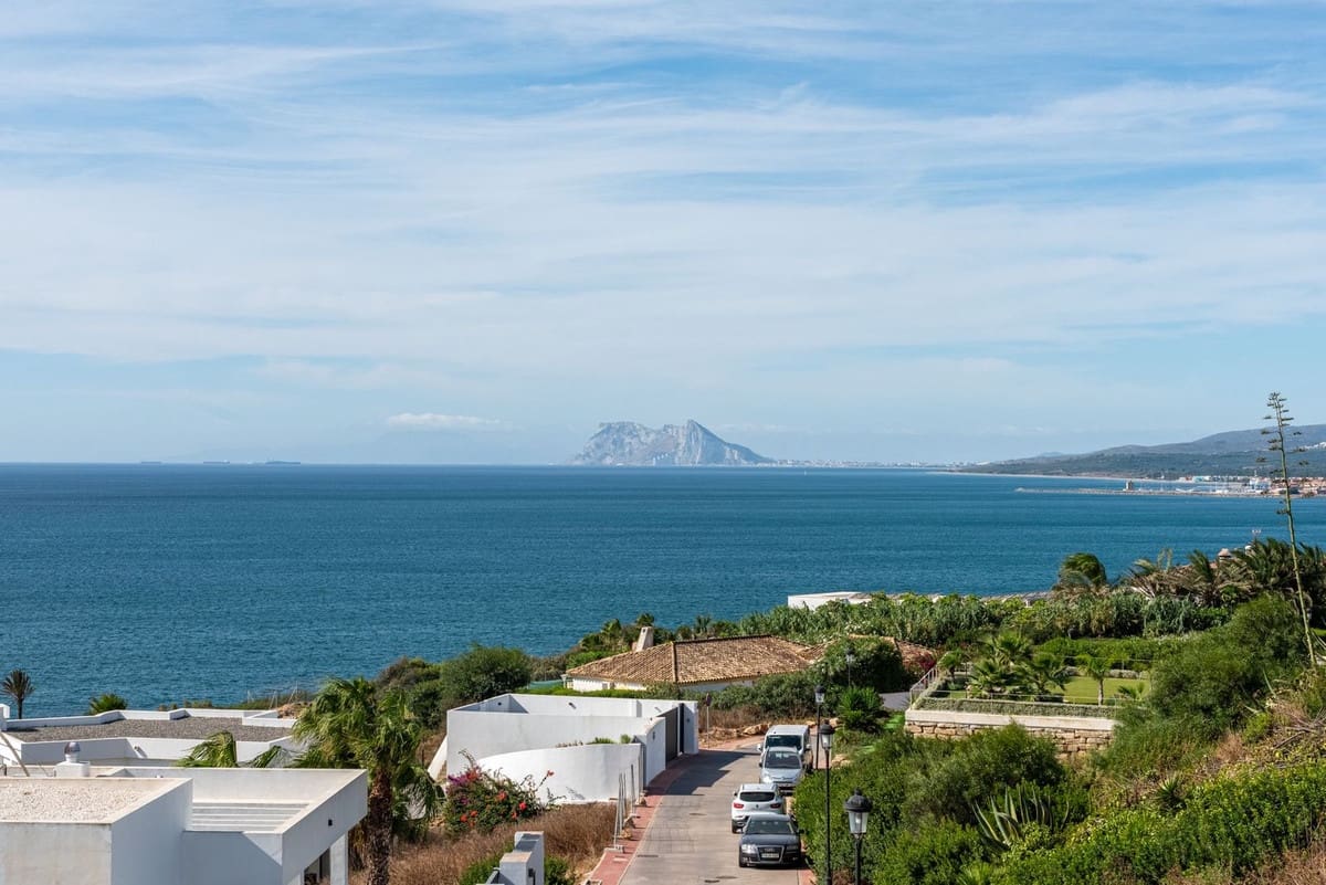 3 bedroom Villa for sale in Manilva with garage - € 1,395,000 (Ref: 9317071)