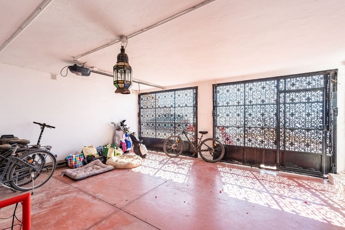 3 bedroom Villa for sale in Manilva with garage - € 1,395,000 (Ref: 9317071)