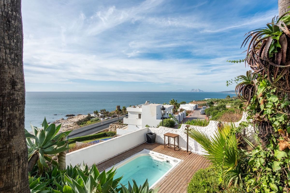 3 bedroom Villa for sale in Manilva with garage - € 1,285,000 (Ref: 9317071)