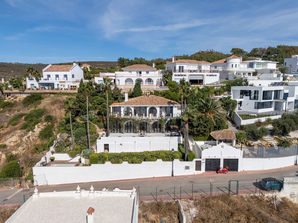 3 bedroom Villa for sale in Manilva with garage - € 1,285,000 (Ref: 9317071)