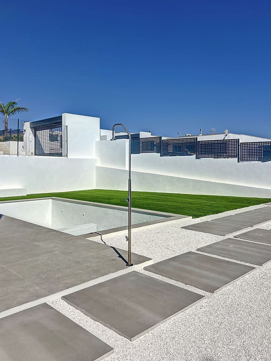 4 bedroom Villa for sale in Manilva - € 1,395,000 (Ref: 9317073)