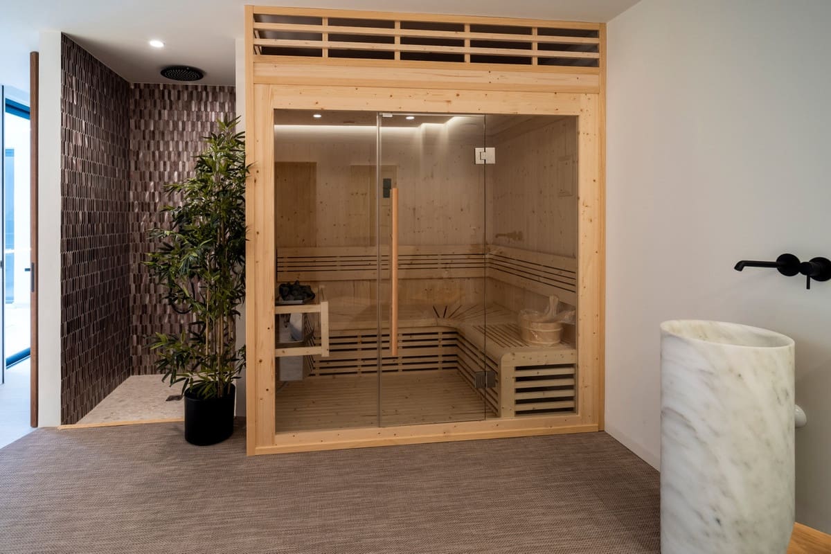 6 slaapkamer Villa te koop in El Paraiso met garage - € 6.800.000 (Ref: 9325763)