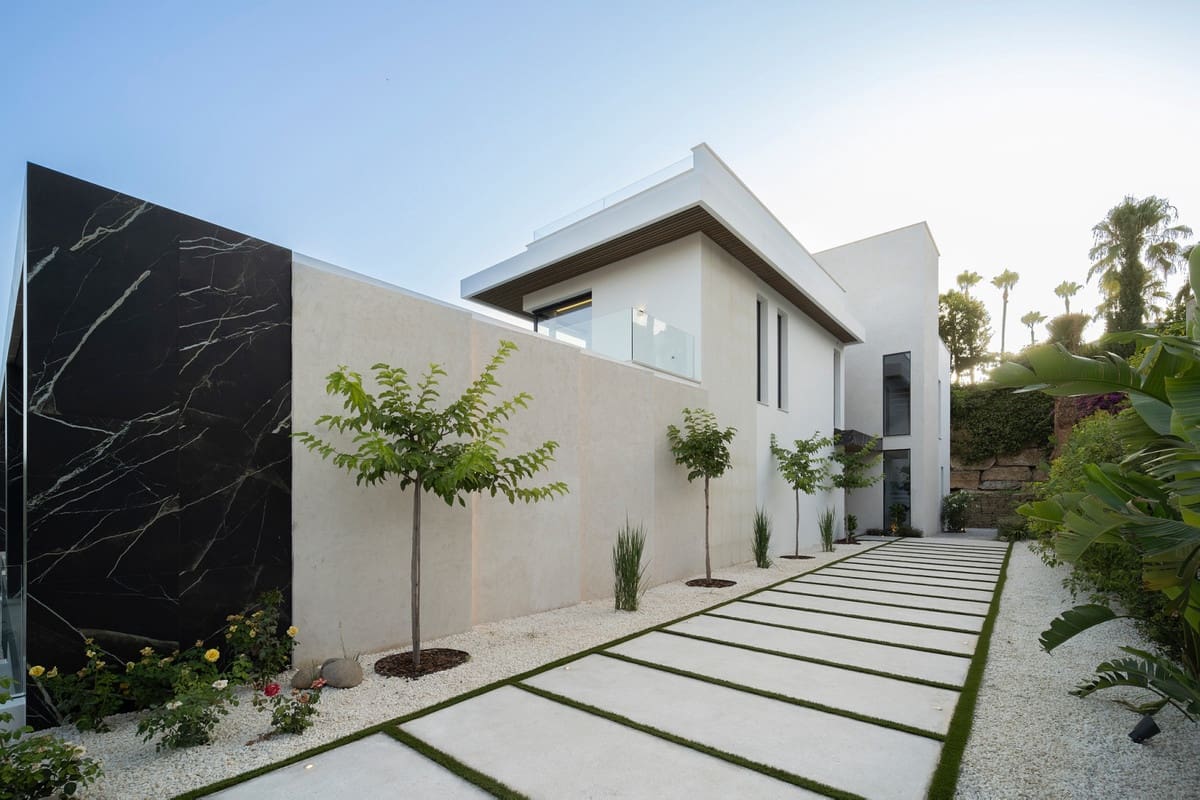 6 slaapkamer Villa te koop in El Paraiso met garage - € 6.800.000 (Ref: 9325763)