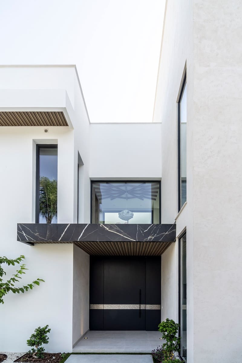 6 slaapkamer Villa te koop in El Paraiso met garage - € 6.800.000 (Ref: 9325763)