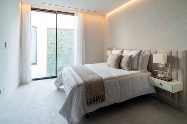 6 slaapkamer Villa te koop in El Paraiso, Estepona met garage - € 6.800.000 (Ref: 9325763)