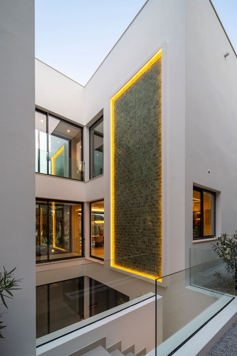 6 sypialnia Willa na sprzedaż w El Paraiso z garażem - 6 800 000 € (Ref: 9325763)