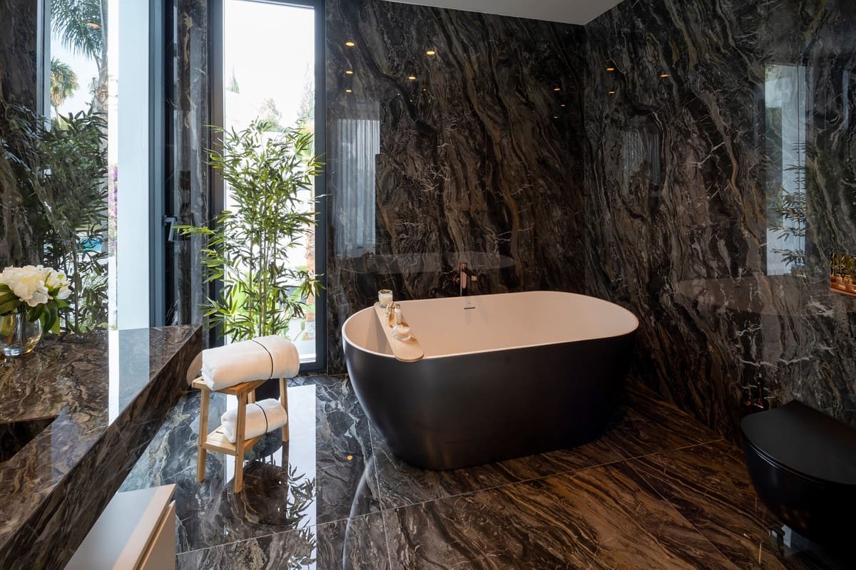 6 sypialnia Willa na sprzedaż w El Paraiso z garażem - 6 800 000 € (Ref: 9325763)