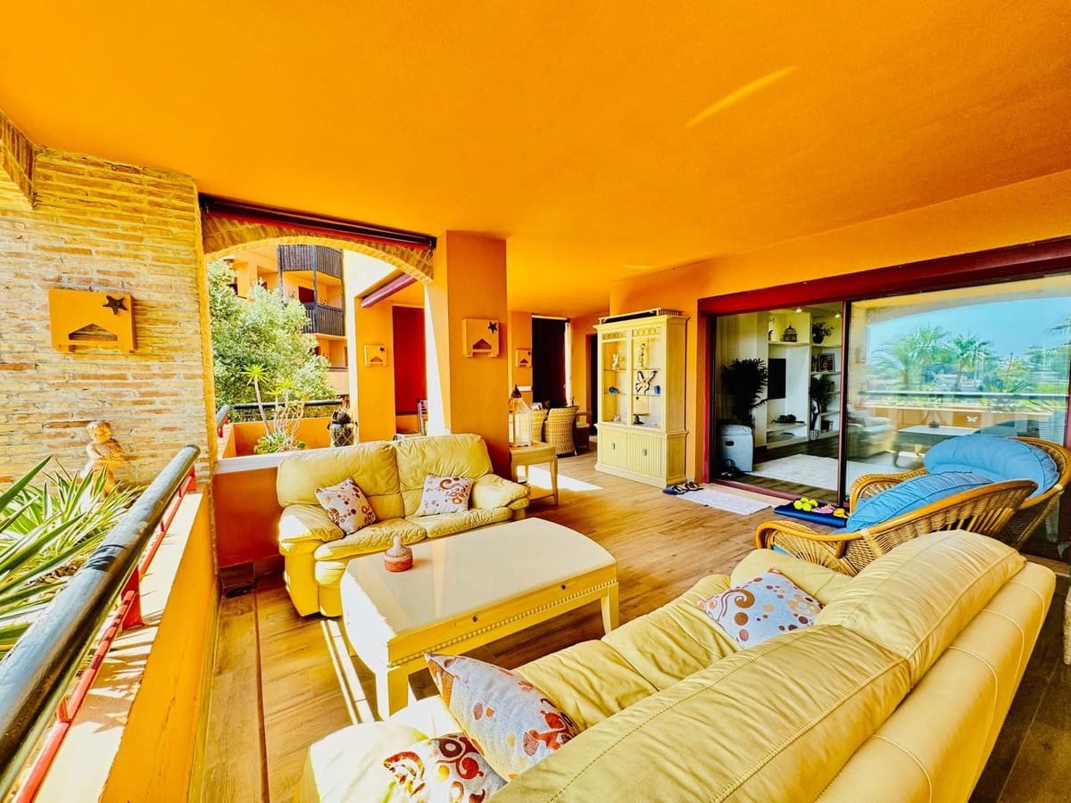 3 sypialnia Apartament na sprzedaż w Bahia de Marbella - 1 200 000 € (Ref: 9332895)