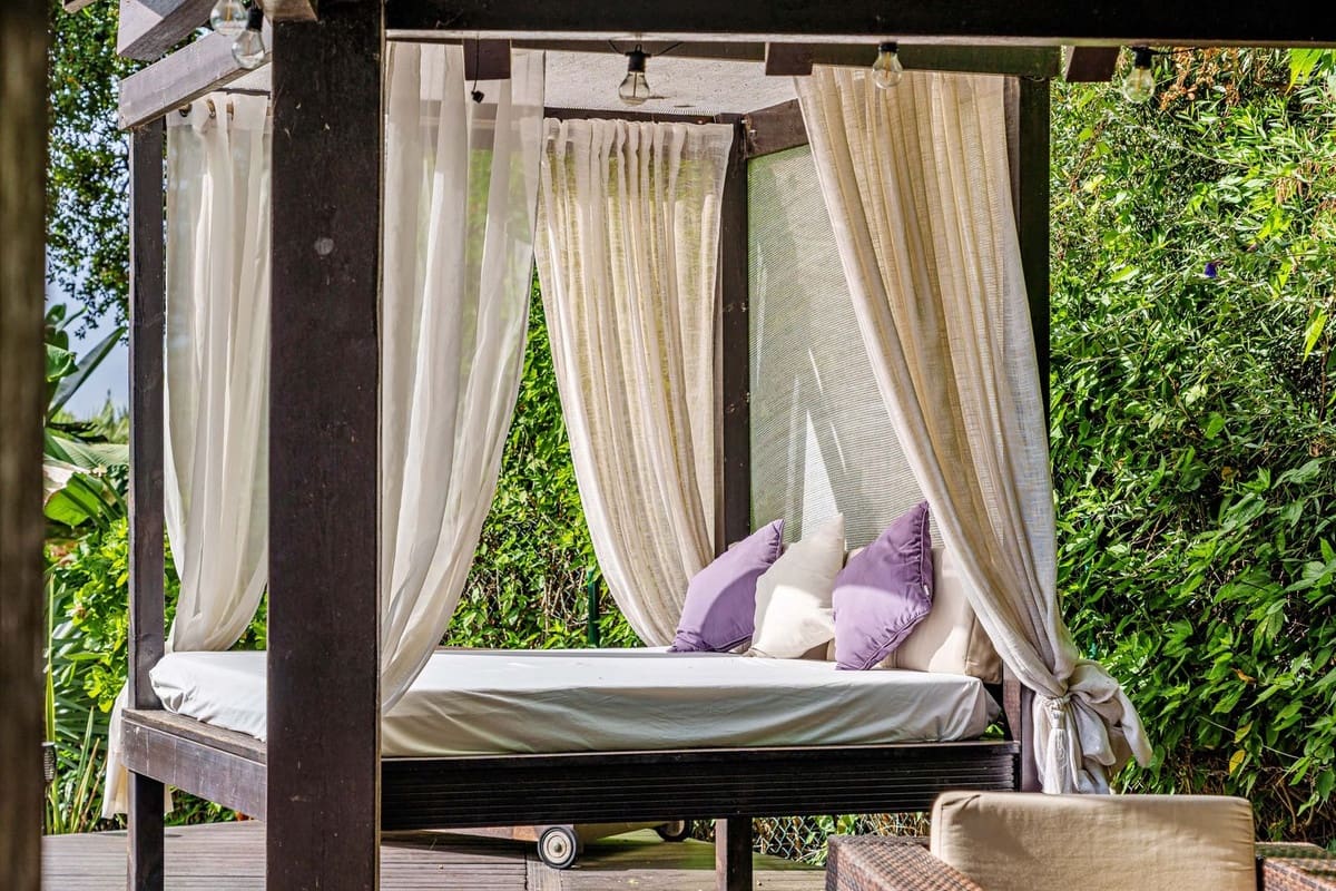 5 makuuhuone Huvila myytävänä paikassa El Rosario mukana 
autotalli - 2 499 000 € (Ref: 9334271)