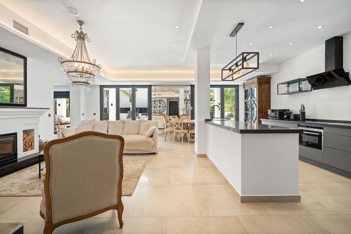 4 bedroom Villa for sale in Marbesa - € 2,499,000 (Ref: 9334272)