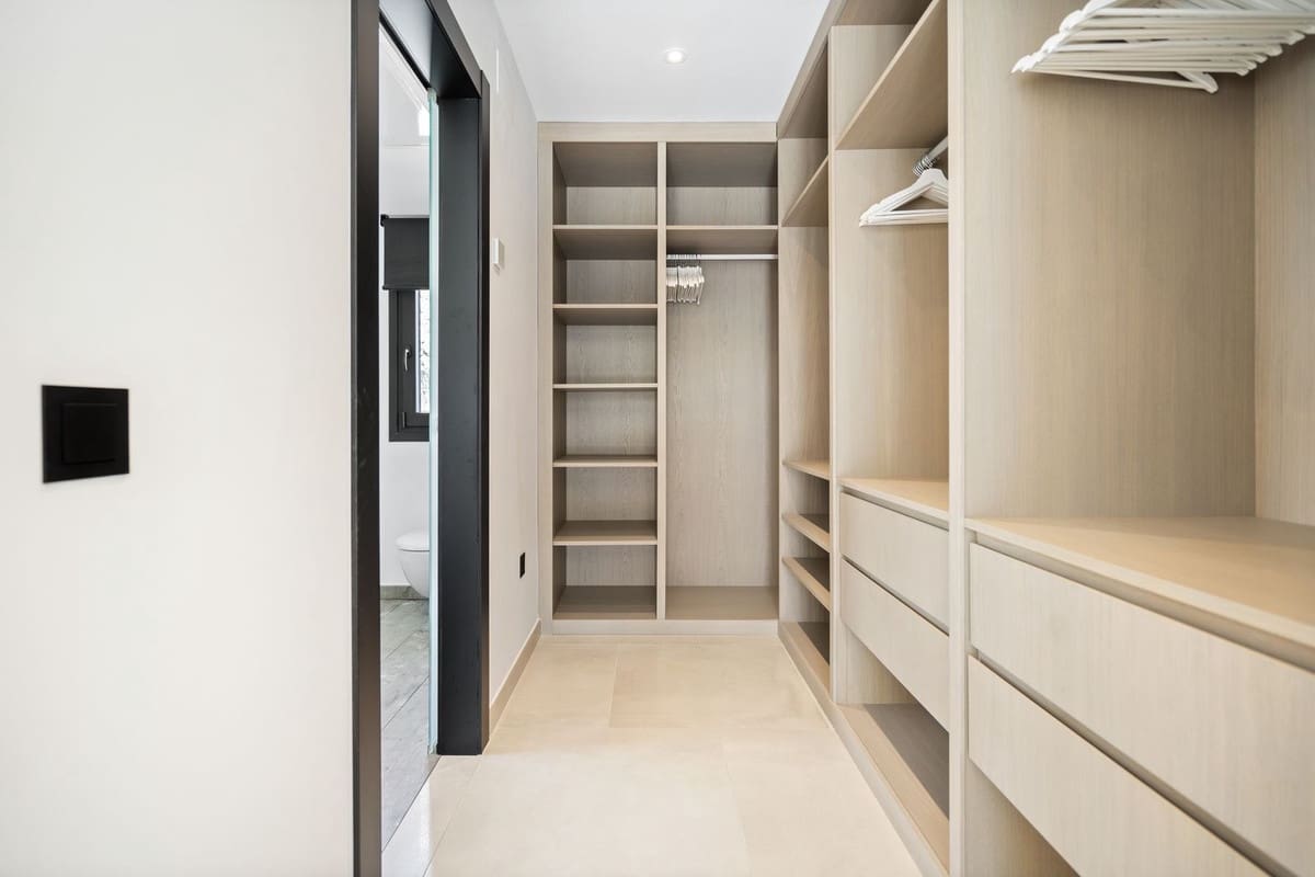 4 bedroom Villa for sale in Marbesa - € 2,499,000 (Ref: 9334272)