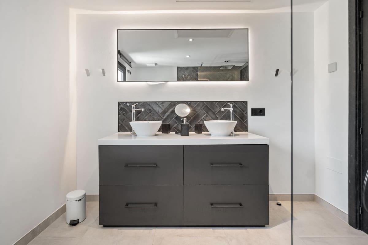 4 bedroom Villa for sale in Marbesa - € 2,499,000 (Ref: 9334272)