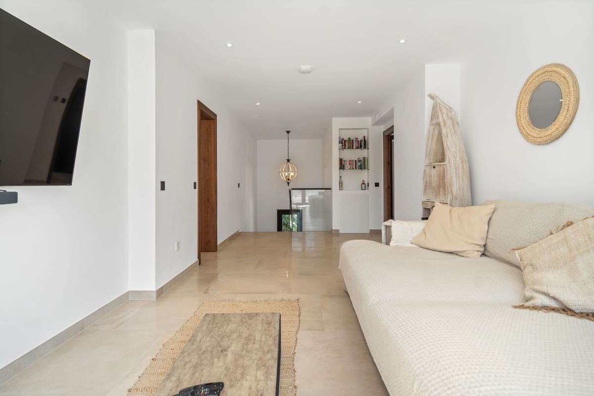 4 bedroom Villa for sale in Marbesa - € 2,499,000 (Ref: 9334272)