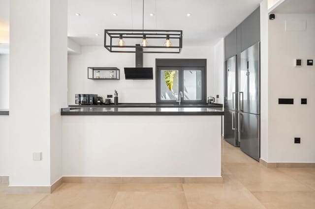 4 bedroom Villa for sale in Marbesa, Marbella - € 2,499,000 (Ref: 9334272)