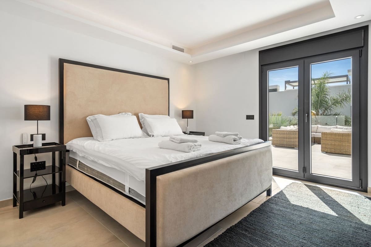 4 bedroom Villa for sale in Marbesa - € 2,499,000 (Ref: 9334272)