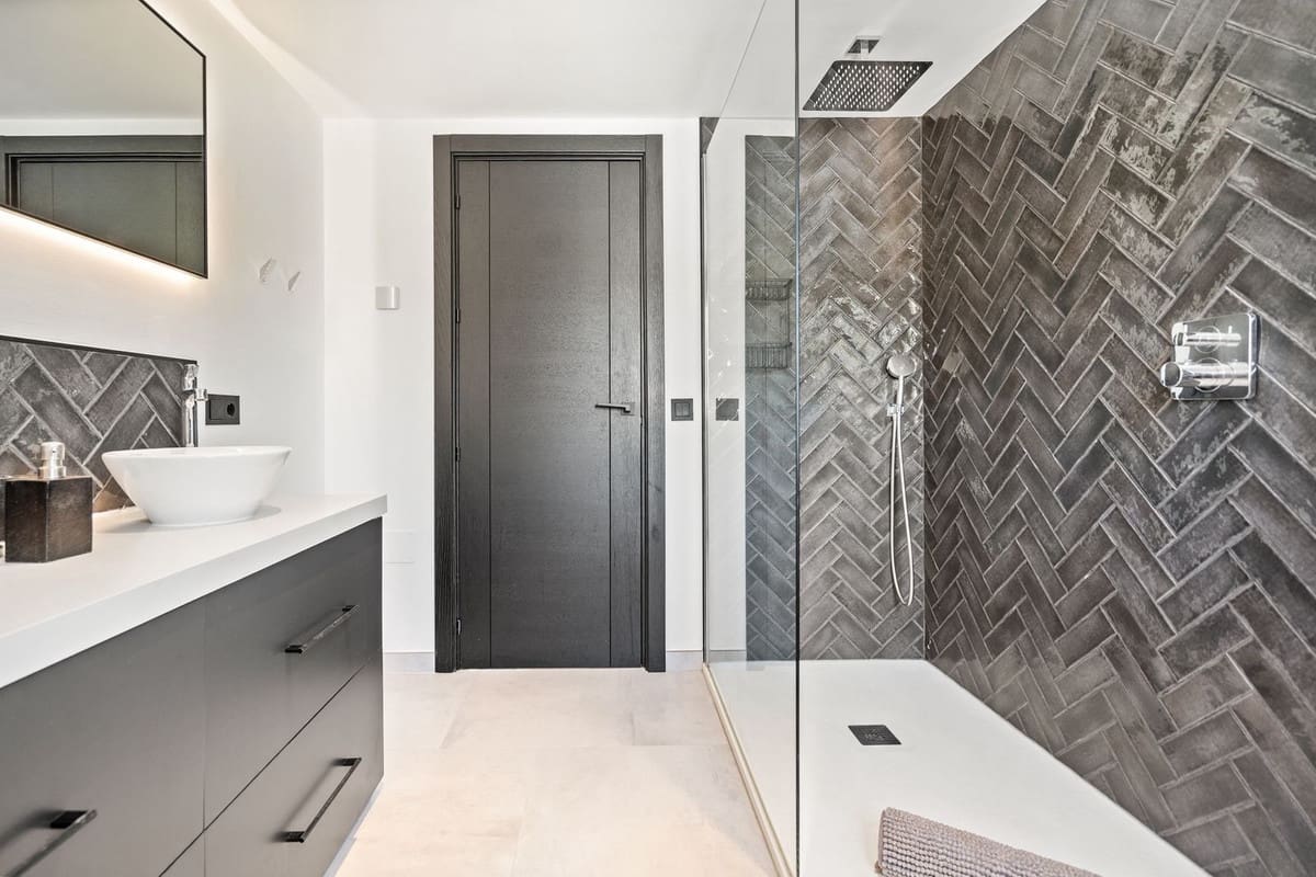 4 bedroom Villa for sale in Marbesa - € 2,499,000 (Ref: 9334272)