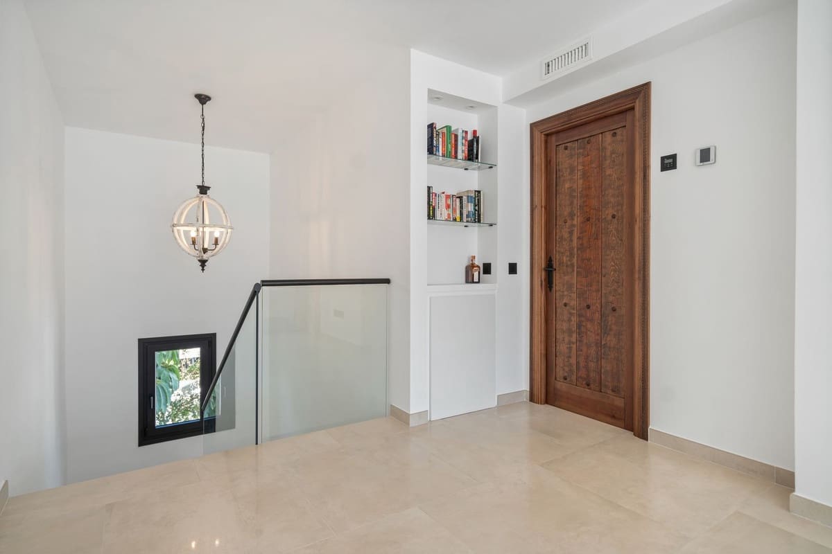 4 bedroom Villa for sale in Marbesa - € 2,499,000 (Ref: 9334272)