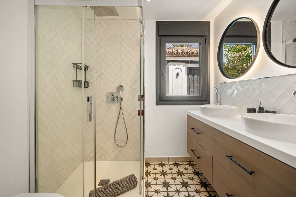 4 bedroom Villa for sale in Marbesa - € 2,499,000 (Ref: 9334272)