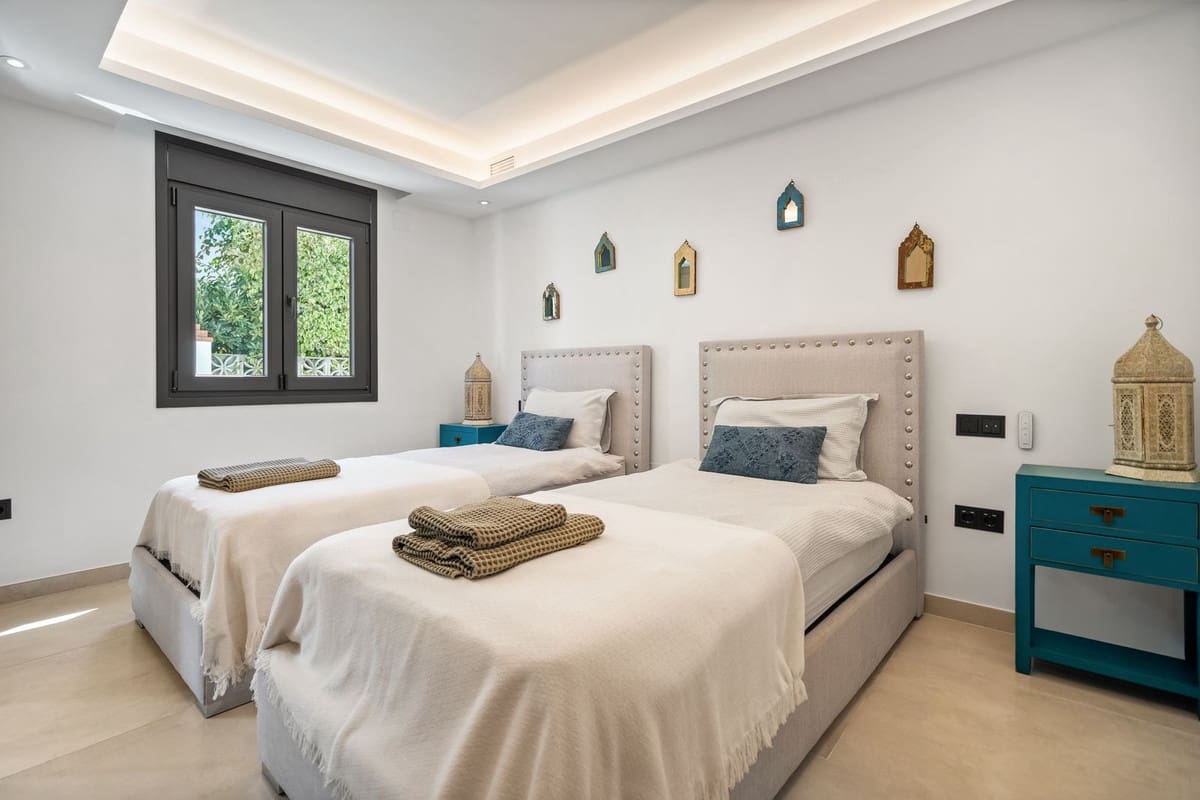 4 bedroom Villa for sale in Marbesa - € 2,499,000 (Ref: 9334272)