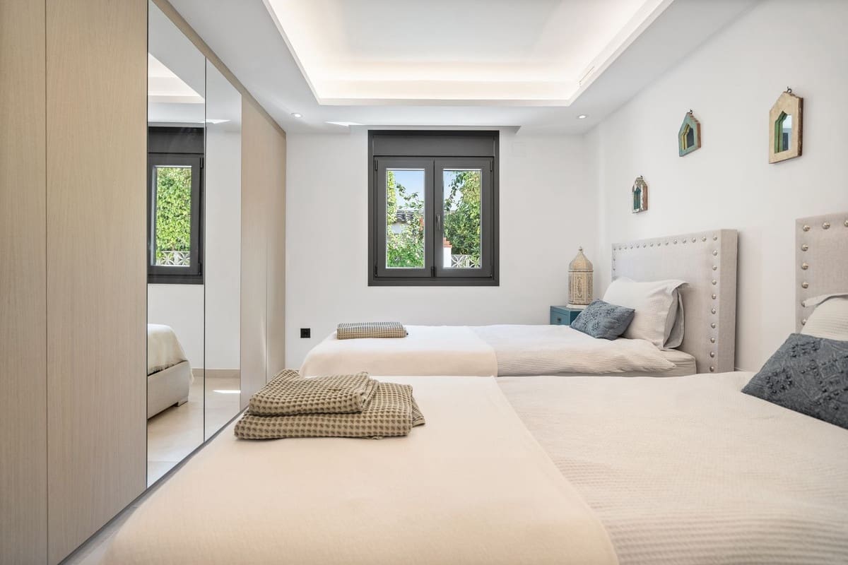 4 bedroom Villa for sale in Marbesa - € 2,499,000 (Ref: 9334272)