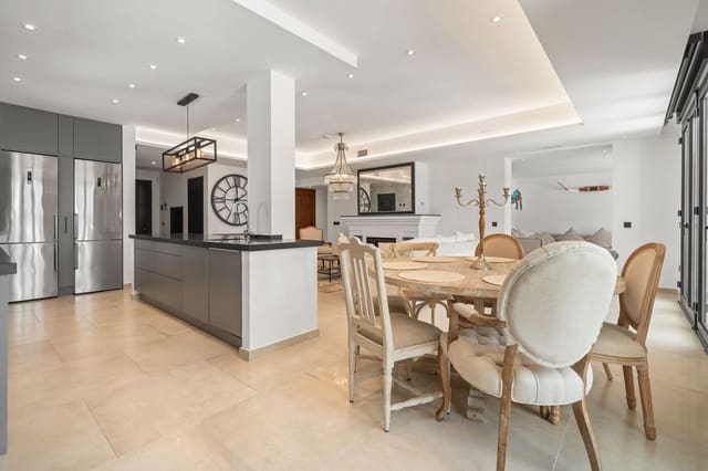 4 bedroom Villa for sale in Marbesa, Marbella - € 2,499,000 (Ref: 9334272)