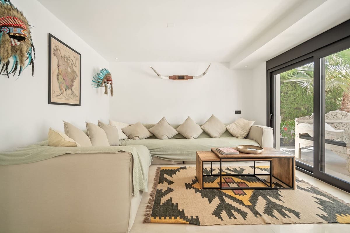 4 bedroom Villa for sale in Marbesa - € 2,499,000 (Ref: 9334272)