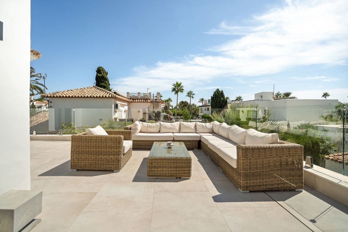 4 bedroom Villa for sale in Marbesa - € 2,499,000 (Ref: 9334272)