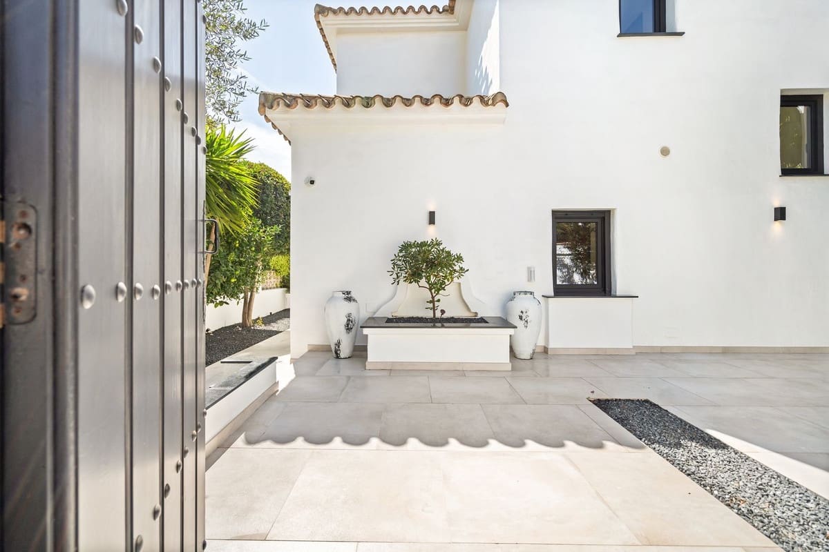 4 bedroom Villa for sale in Marbesa - € 2,499,000 (Ref: 9334272)
