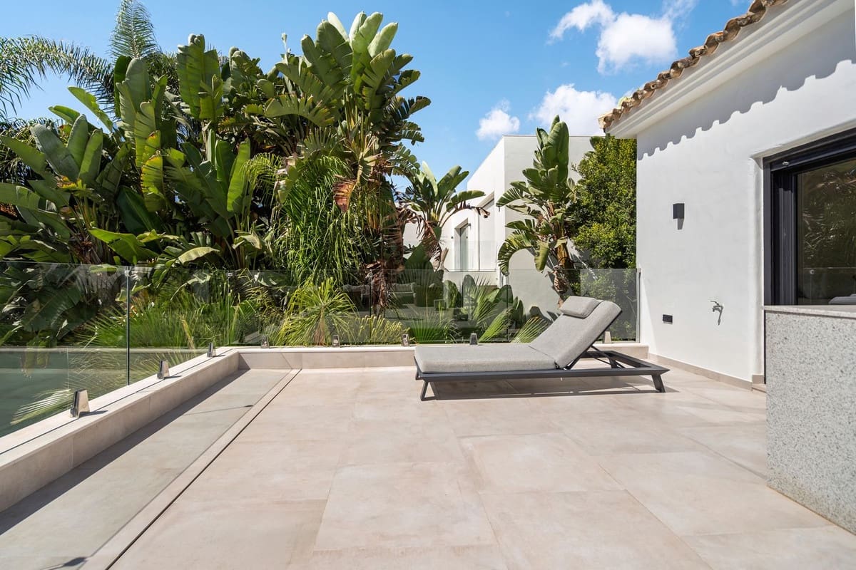4 bedroom Villa for sale in Marbesa - € 2,499,000 (Ref: 9334272)