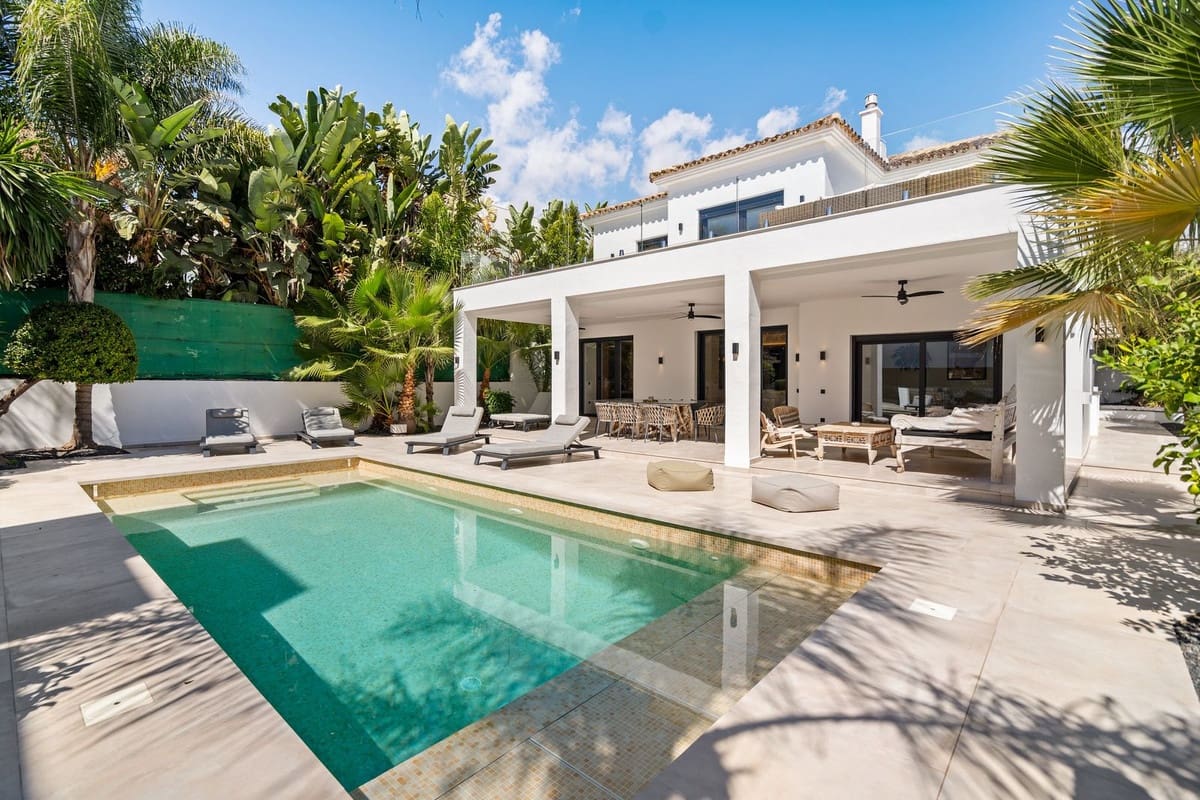 4 bedroom Villa for sale in Marbesa - € 2,499,000 (Ref: 9334272)