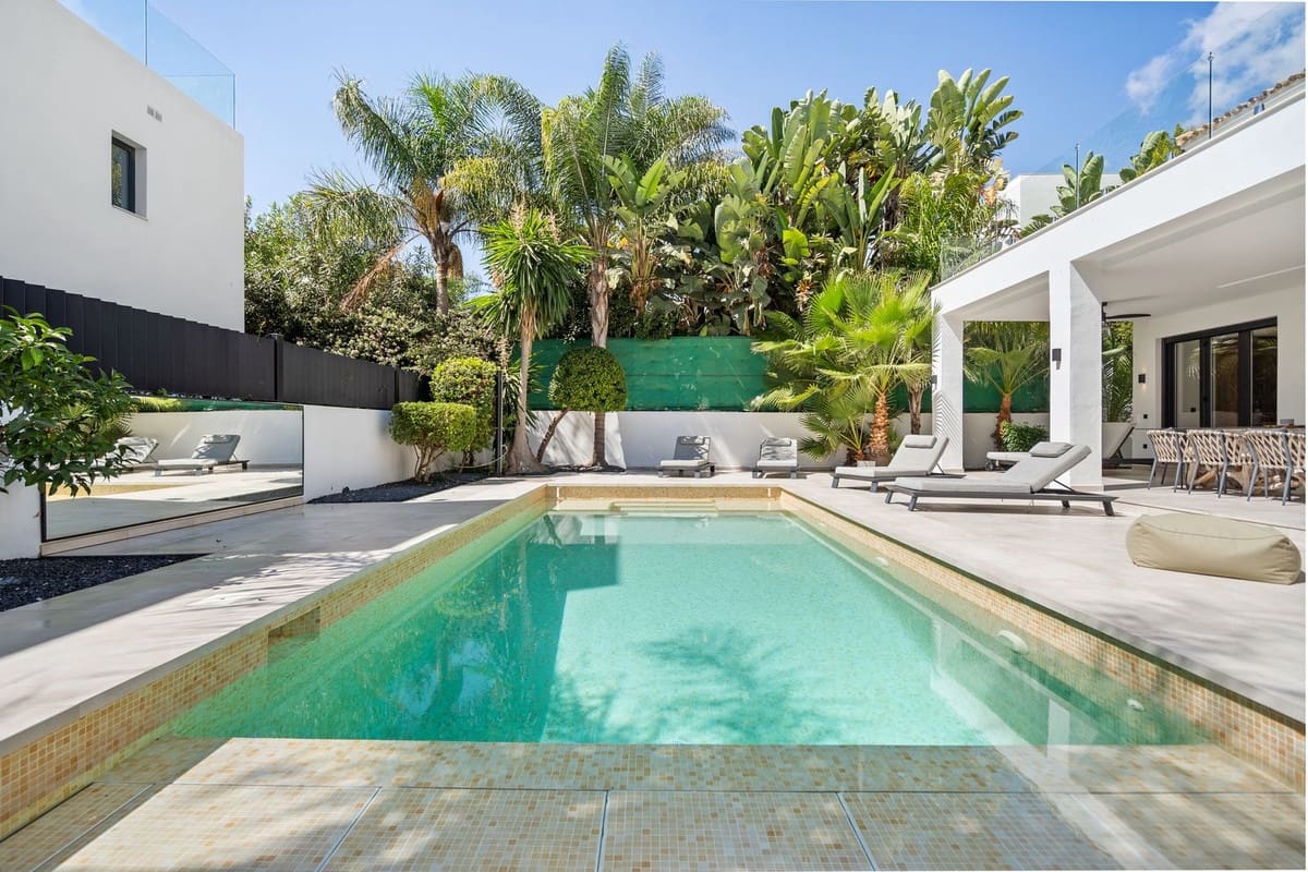 4 bedroom Villa for sale in Marbesa - € 2,499,000 (Ref: 9334272)
