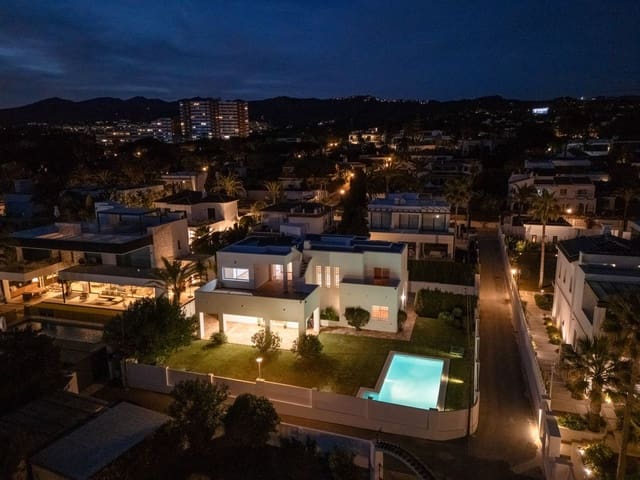 5 sypialnia Willa na sprzedaż w Marbesa, Marbella z garażem - 2 695 000 € (Ref: 9334273)