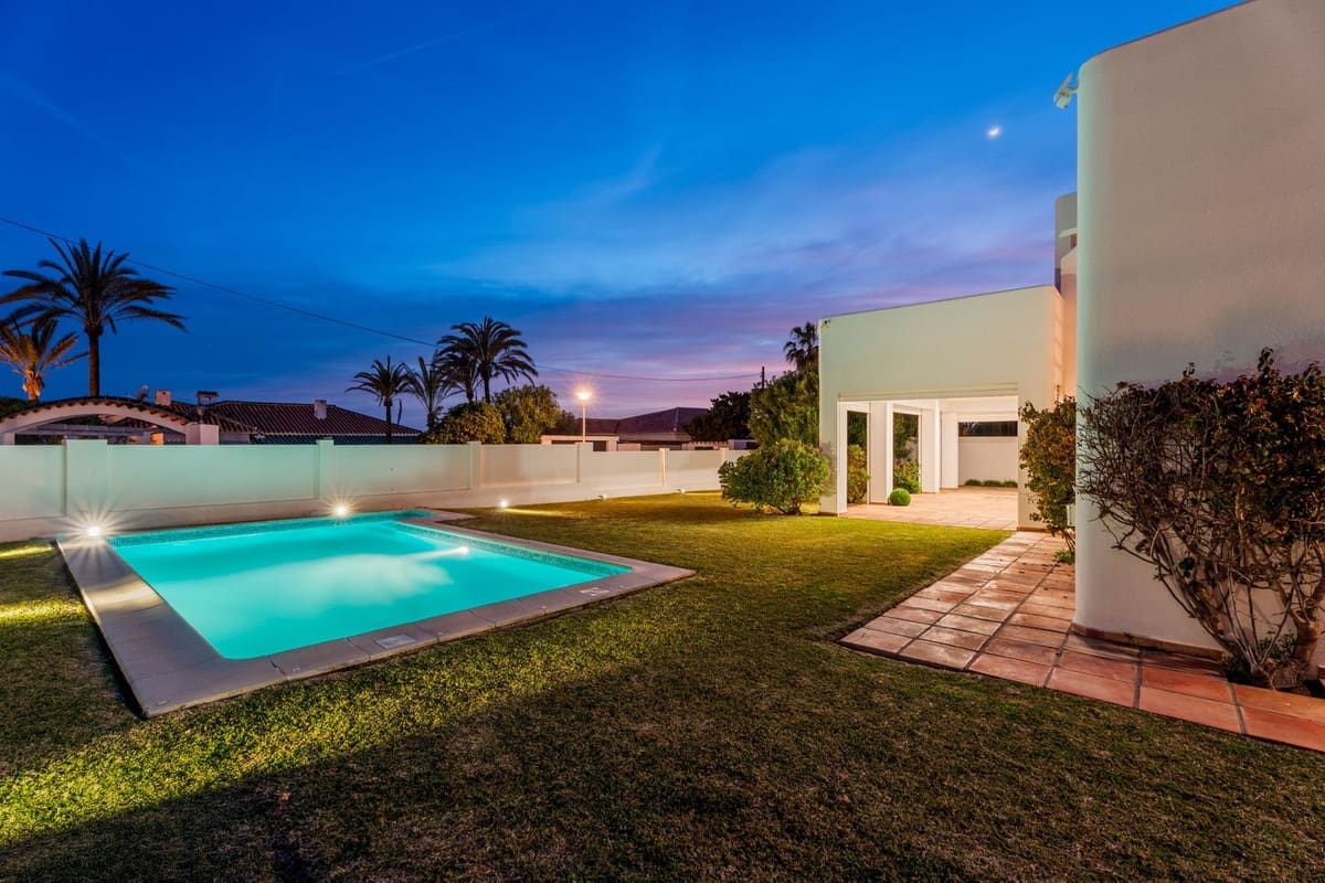 5 bedroom Villa for sale in Marbesa with garage - € 2,585,000 (Ref: 9334273)