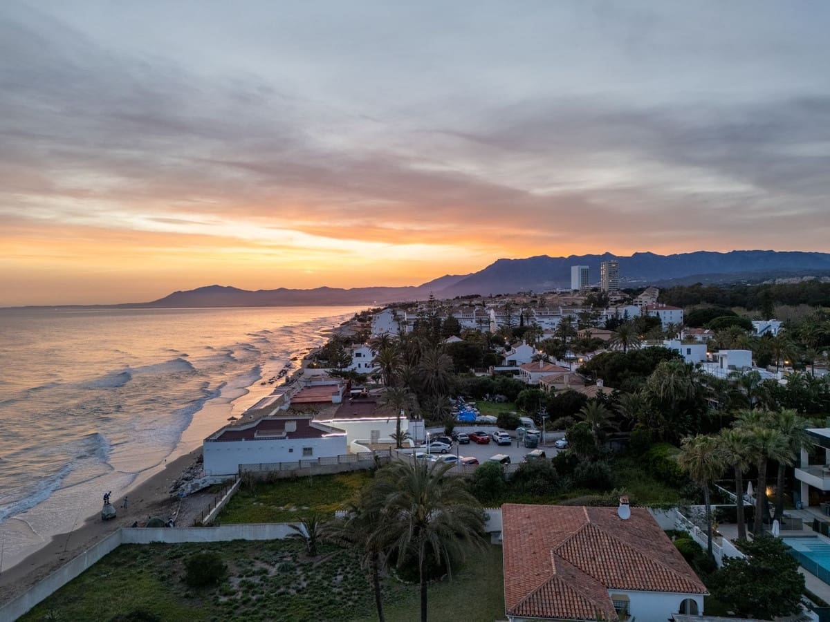 5 bedroom Villa for sale in Marbesa with garage - € 2,585,000 (Ref: 9334273)