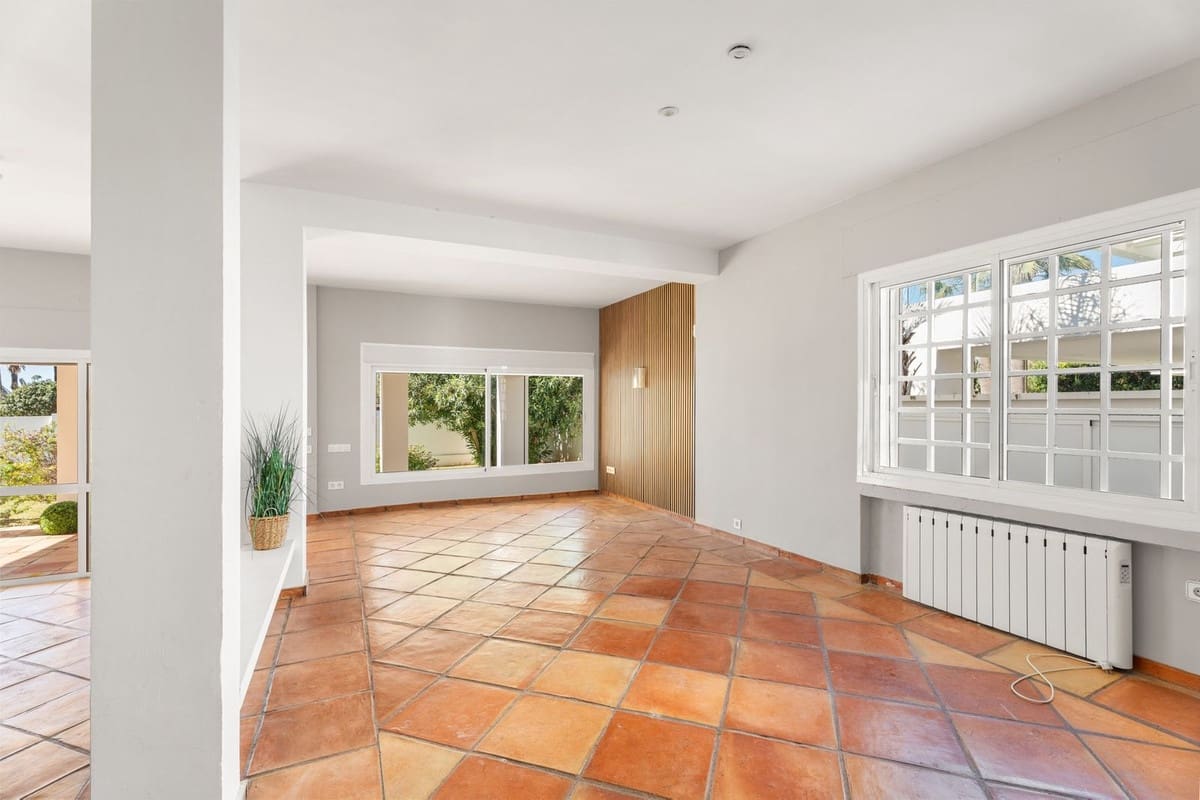 5 soverom Villa til salgs i Marbesa med garasje - € 2 650 000 (Ref: 9334273)