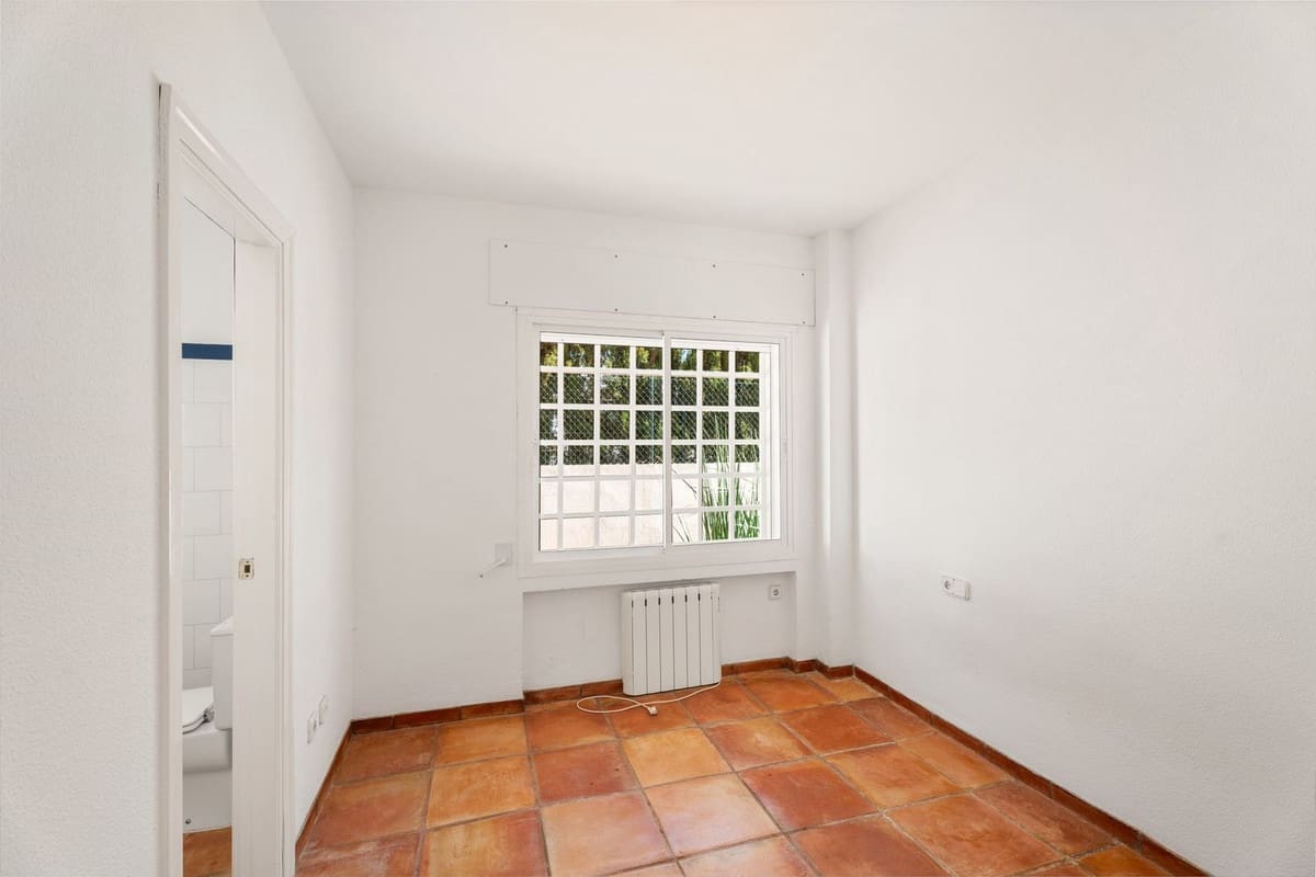 5 soverom Villa til salgs i Marbesa med garasje - € 2 650 000 (Ref: 9334273)