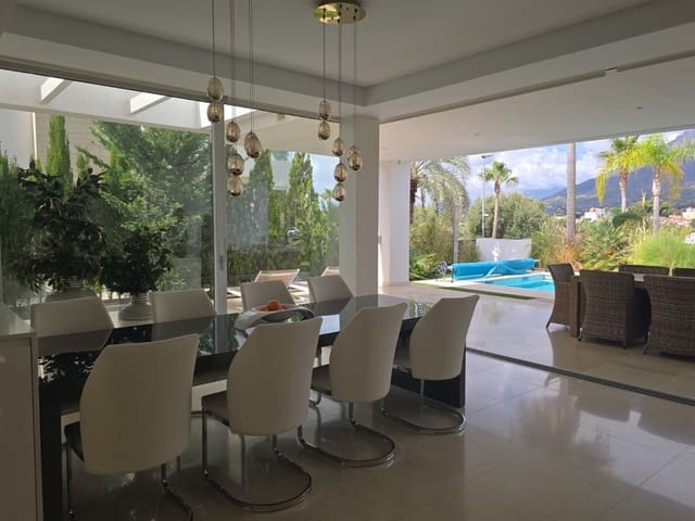 3 soveværelse Villa til salg i Río Real, Marbella - € 2.150.000 (Ref: 9334275)