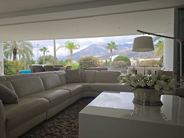3 soveværelse Villa til salg i Río Real, Marbella - € 2.150.000 (Ref: 9334275)