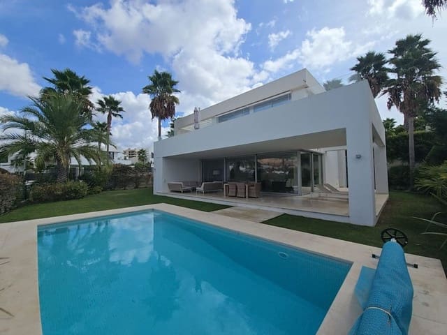 3 soveværelse Villa til salg i Río Real, Marbella - € 2.150.000 (Ref: 9334275)