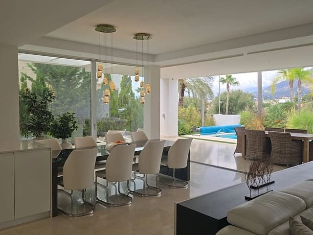 3 soveværelse Villa til salg i Río Real, Marbella - € 2.150.000 (Ref: 9334275)