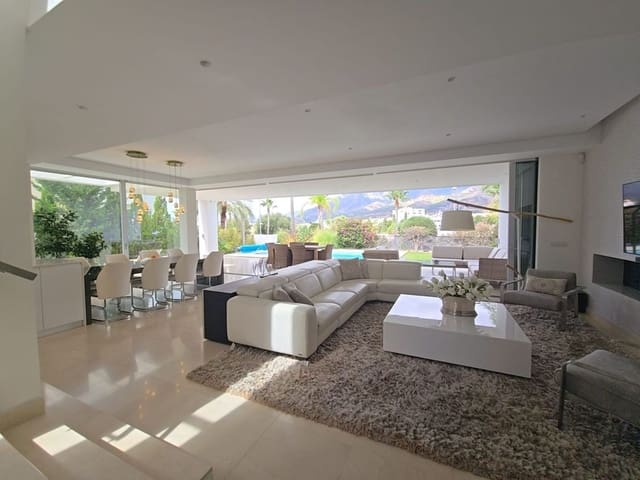 3 soveværelse Villa til salg i Río Real, Marbella - € 2.150.000 (Ref: 9334275)