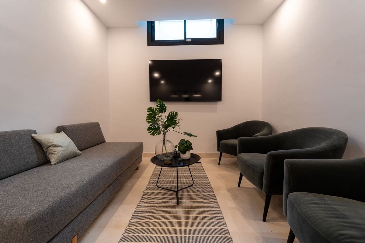 5 makuuhuone Omakotitalo myytävänä paikassa Cabopino - 1 495 000 € (Ref: 9334281)