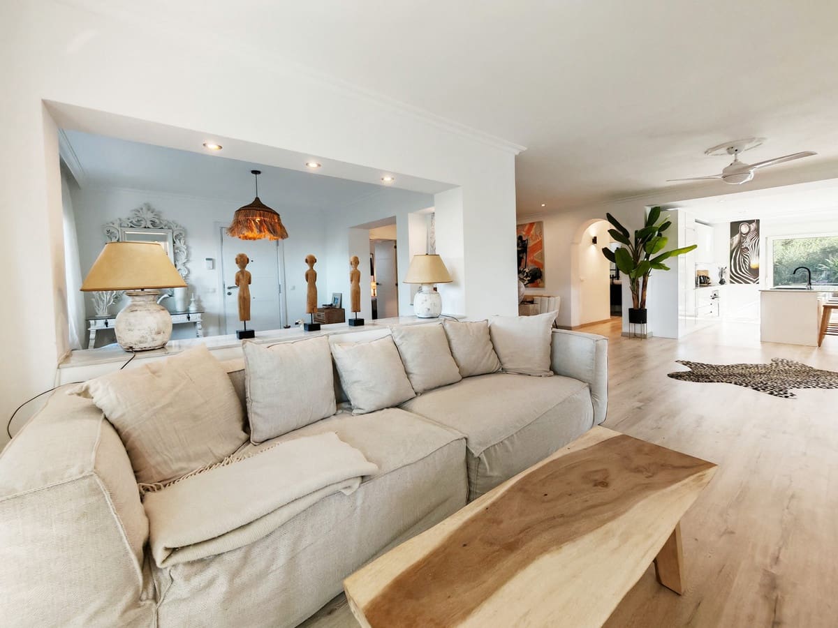 3 bedroom Villa for sale in Las Chapas - € 895,000 (Ref: 9378546)