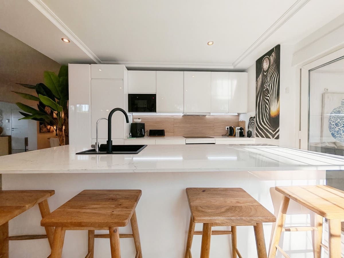 3 bedroom Villa for sale in Las Chapas - € 895,000 (Ref: 9378546)