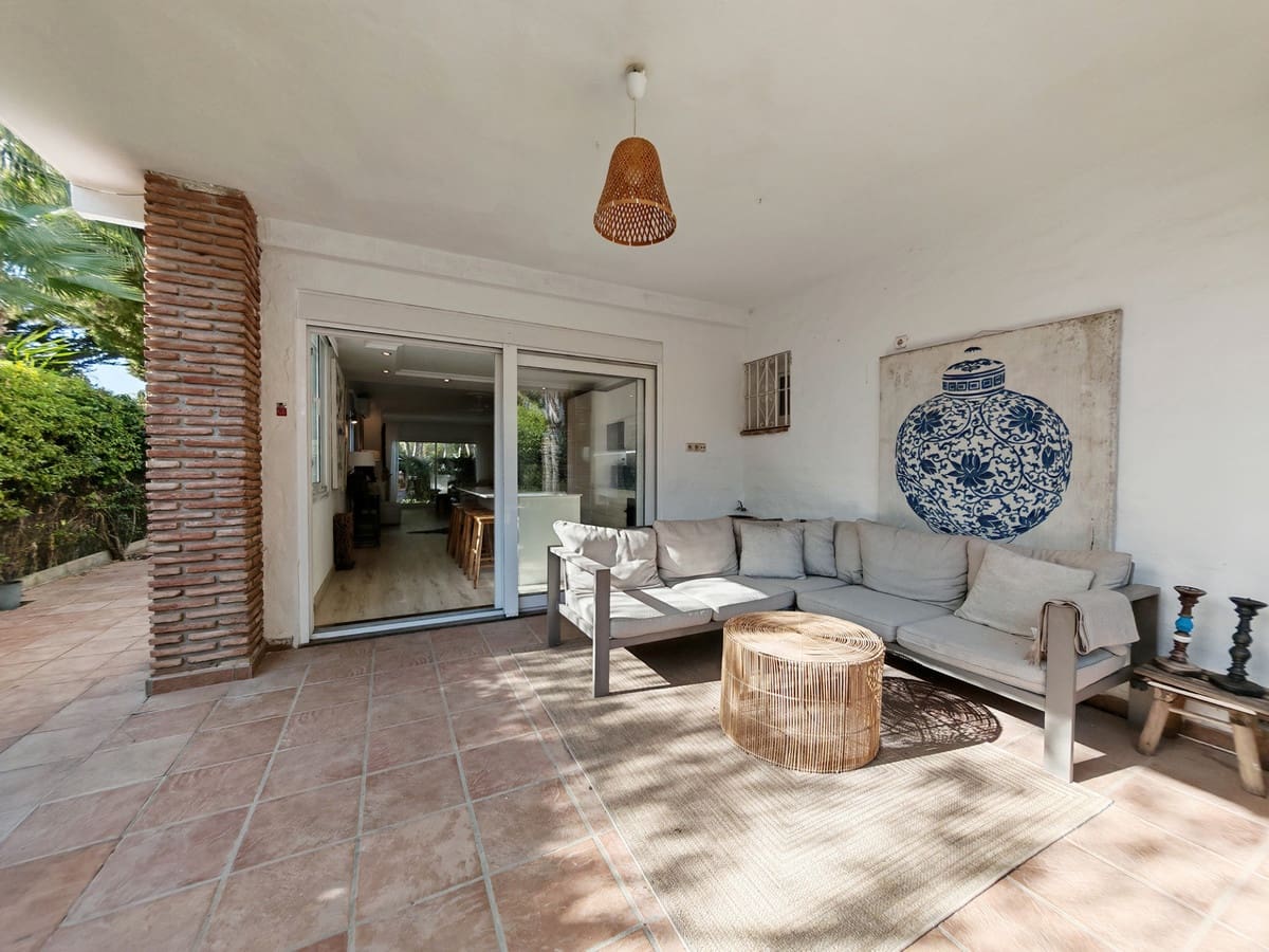 3 bedroom Villa for sale in Las Chapas - € 895,000 (Ref: 9378546)