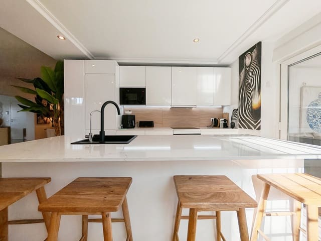 3 soveværelse Villa til salg i Las Chapas, Marbella - € 795.000 (Ref: 9378546)