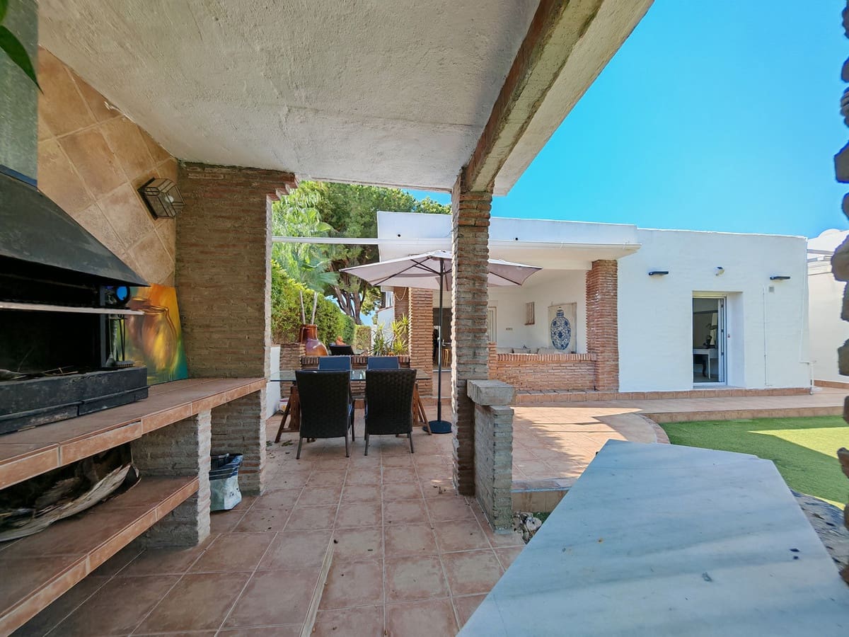 3 bedroom Villa for sale in Las Chapas - € 895,000 (Ref: 9378546)