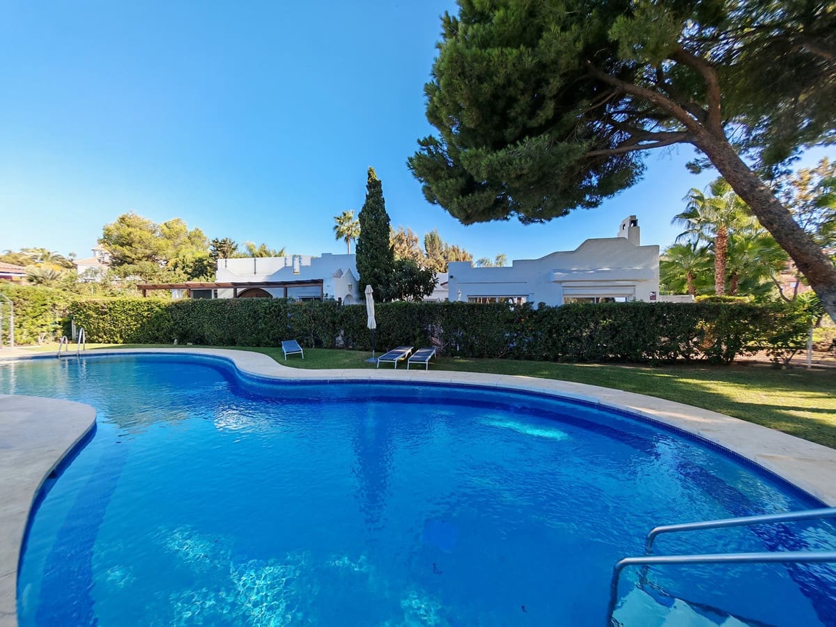 3 bedroom Villa for sale in Las Chapas - € 895,000 (Ref: 9378546)