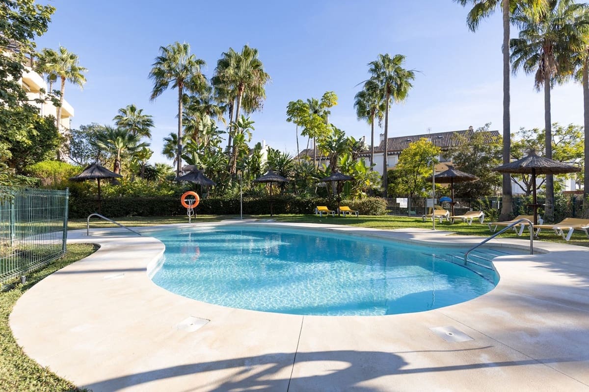 4 soveværelse Lejlighed til salg i Bahia de Marbella - € 860.000 (Ref: 9378547)